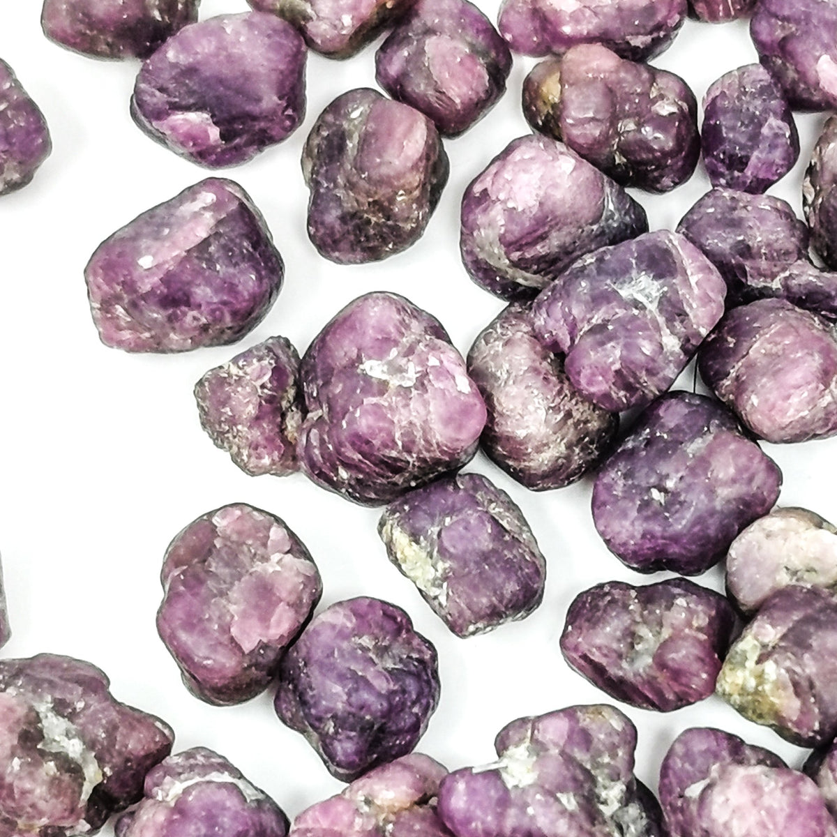 Rhodolite garnet specimen from North Pakistan – close-up of crystals