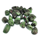 黝帘石中的红宝石 - 翻滚