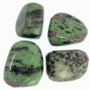 黝帘石中的红宝石 - 翻滚