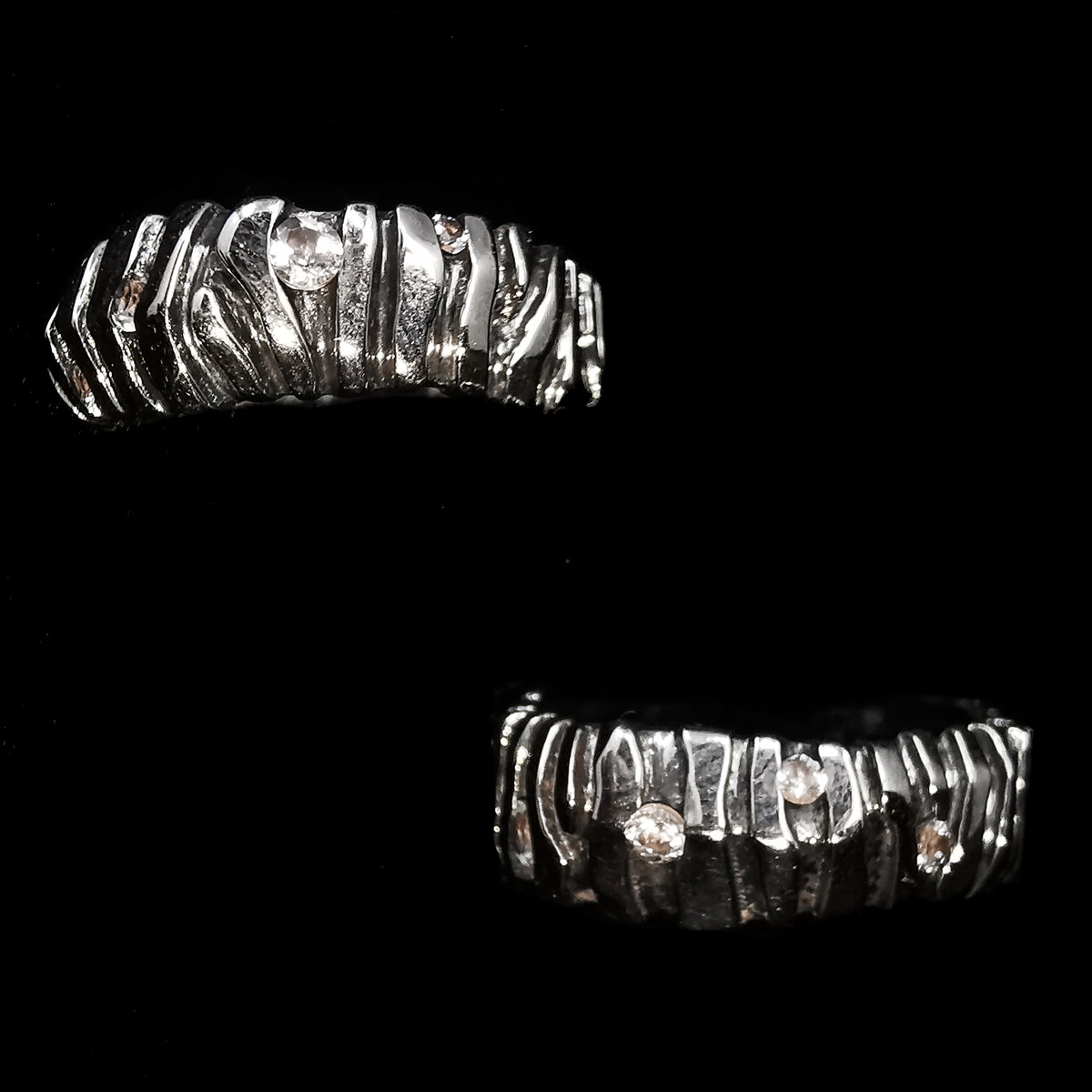 Zebra ring in sterling silver with 5 diamonds.