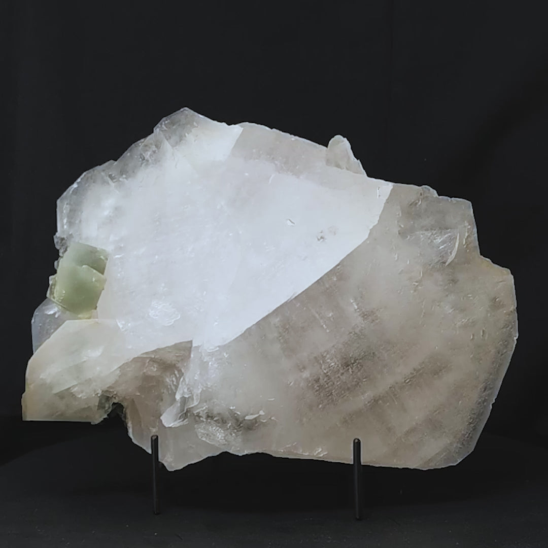 Fluorite on Calcite mineral specimen from Xianghualing, Hunan, China.